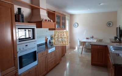 Beautiful and spacious villa in the centre of Albir with private pool.